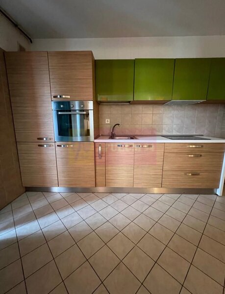Vanzare apartament de 2 camere in zona Decebal adiacent